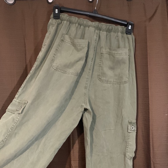 🛑 SOLD 🛑 - Olive Green Jogger Cargo Pants - Picture 4 of 12